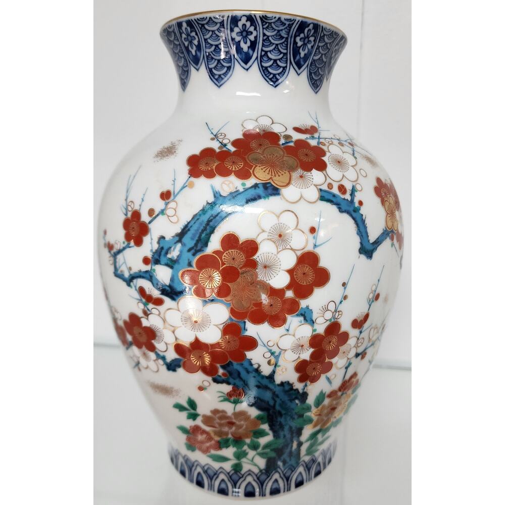 Vintage Kutani Ware Vase 9.25” Japan “Nine Valleys” Gilt 22K Gold Floral Design